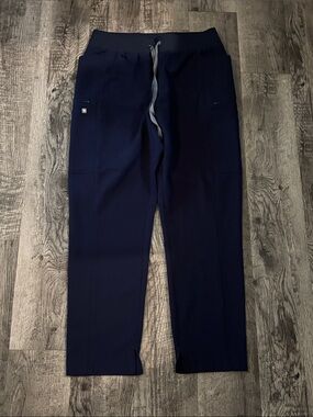 Figs High-Waisted Straight Leg Scrub Pants - Navy Blue - Size Medium Petite